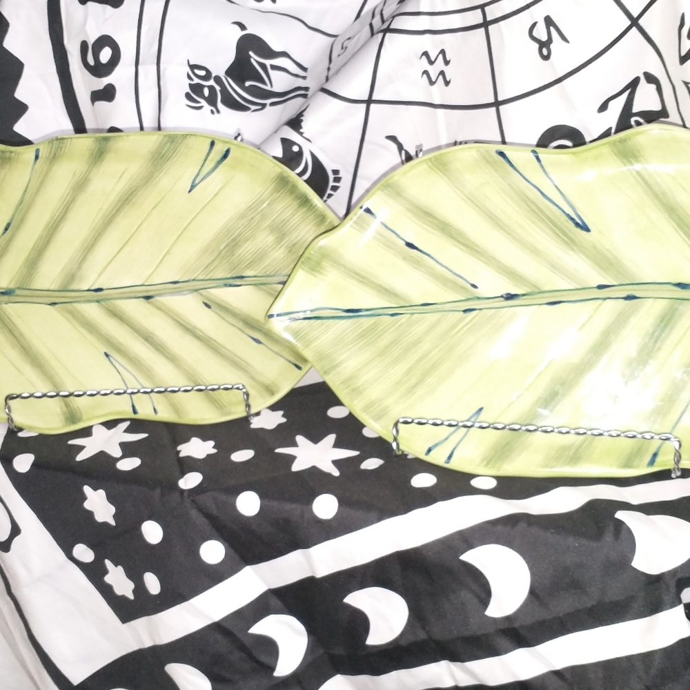 2 VINTAGE TIKA HOME ETC, INC. BANANA LEAF TRAYS